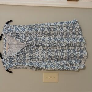 LOFT Floral Medallion Blue and White V-Neck Top Size Medium